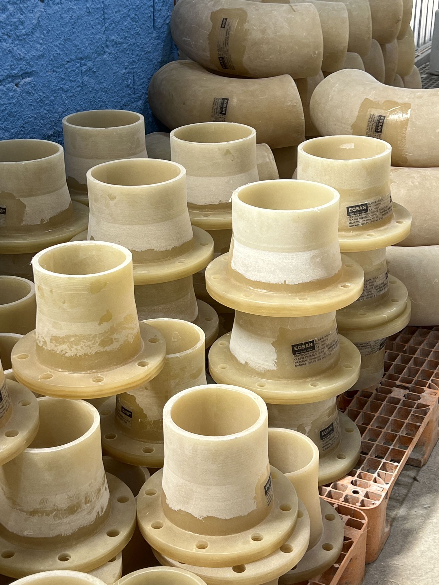 Conexões em PRFV com flanges e reduções empilhadas