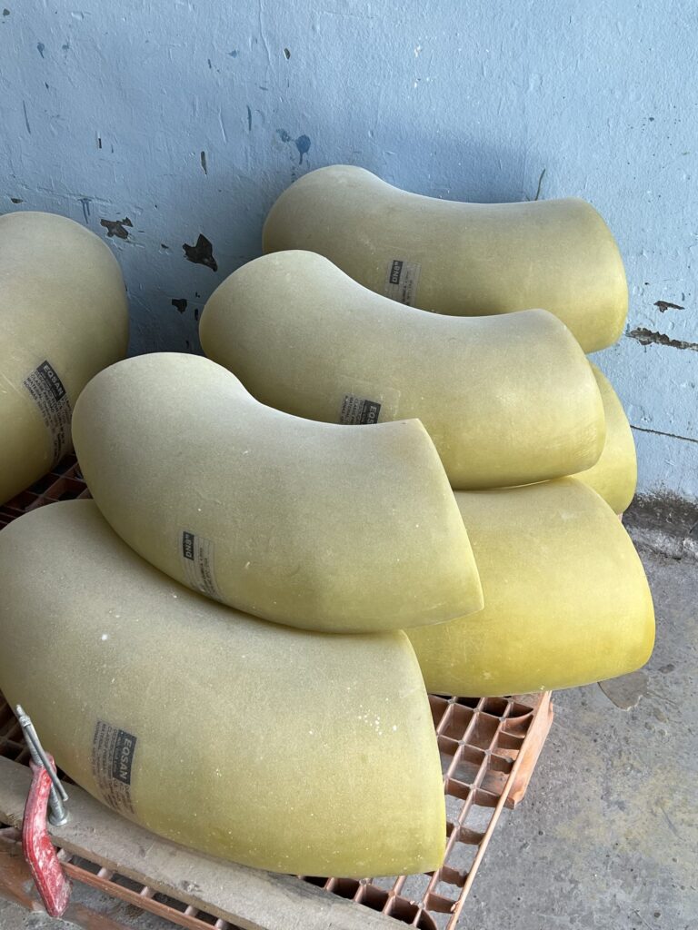 Curvas de 90 graus em PRFV sobre palete