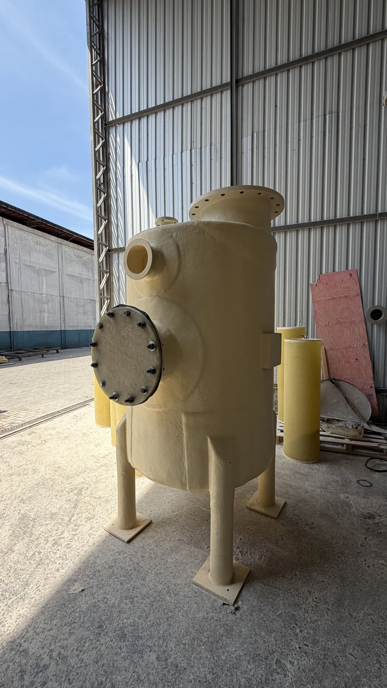 Tanque em PRFV com acessórios e flange